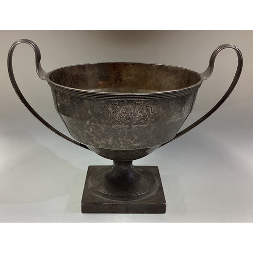 726 - A good Georgian silver panelled trophy cup with crested decoration. London. Approx. 417 grams. Est. ... 