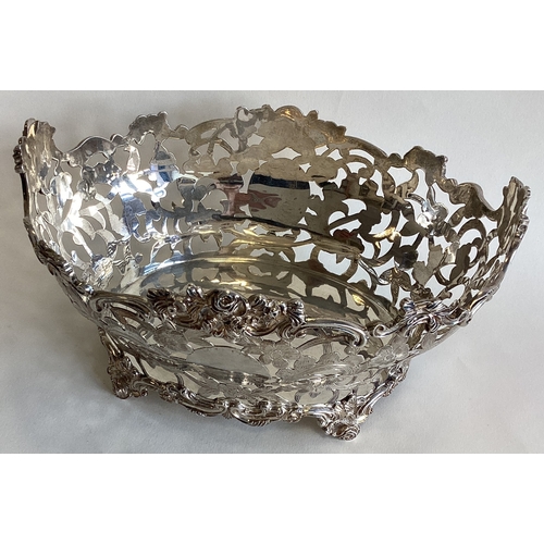 749 - An attractive pierced silver basket decorated with flowers and leaves. London. By CSH. Approx. 446 g... 