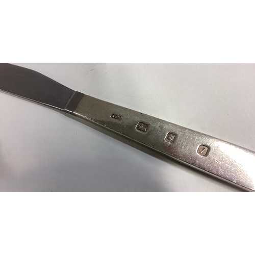 755 - A large silver knife. London 1966. By Gerald Benney. Approx. 124 grams. Est. £80 - £120.