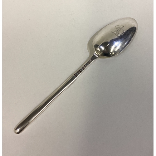 797 - A good quality Georgian silver marrow spoon with crested bowl. London 1761. By ET. Approx. 57 grams.... 