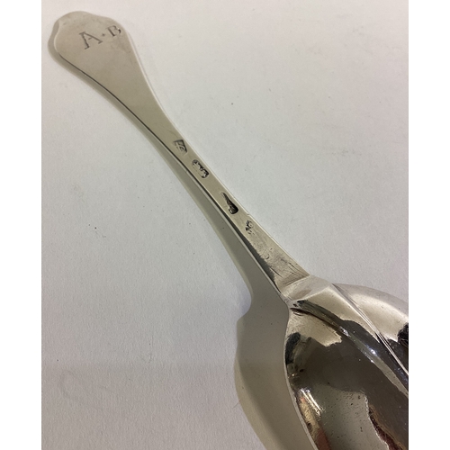 799 - An early Georgian silver rat tail and dog nose spoon. London 1709. Approx. 55 grams. Est. £100 - £15... 