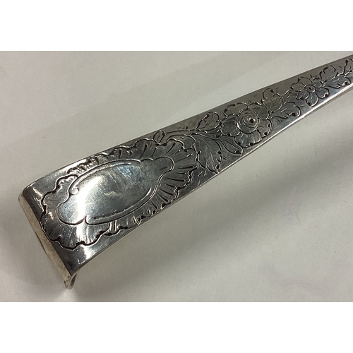 82 - DUBLIN: An 18th Century Irish silver soup ladle. 1786. Approx. 243 grams. Est. £300 - £400.