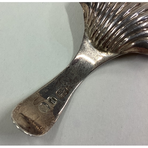 99 - A good fluted silver caddy spoon with engraved decoration. London. Approx. 5 grams. Est. £30 - £50.