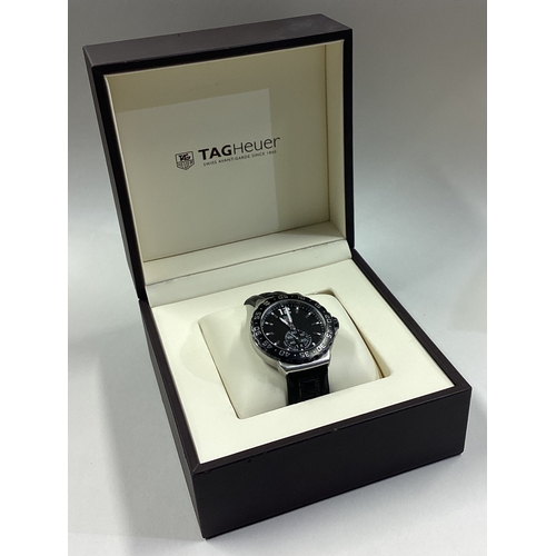 867 - TAG HEUER: A gent's sports watch in original box with papers. Est. £100 - £150.