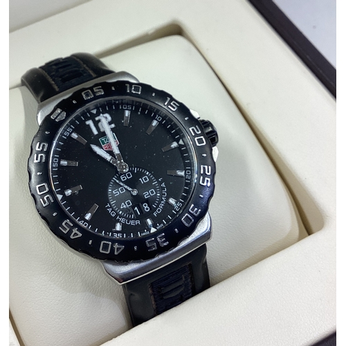 867 - TAG HEUER: A gent's sports watch in original box with papers. Est. £100 - £150.