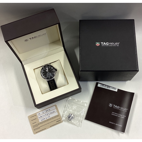 867 - TAG HEUER: A gent's sports watch in original box with papers. Est. £100 - £150.