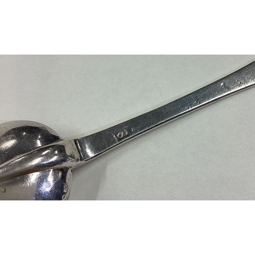 235 - An early 18th Century silver dog nose and rat tail spoon. Maker's mark only. Circa 1700. Approx. 30 ... 