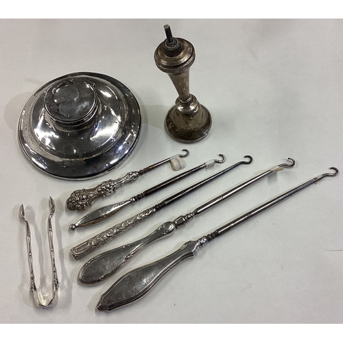 805 - A collection of silver button hooks, inkwell etc. Est. £20 - £30.