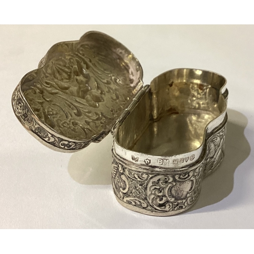 114 - CHESTER: A chased silver snuff box bearing import marks. 1902. Approx. 83 grams. Est. £100 - £150.