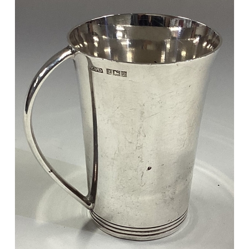 133 - A small tapering silver mug with reeded decoration. Approx. 101 grams. Est. £50 - £80.