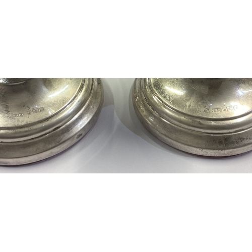 136 - A pair of silver candlesticks. Birmingham 1966. Approx. 157 grams grams of gross weight. Est. £30 - ... 