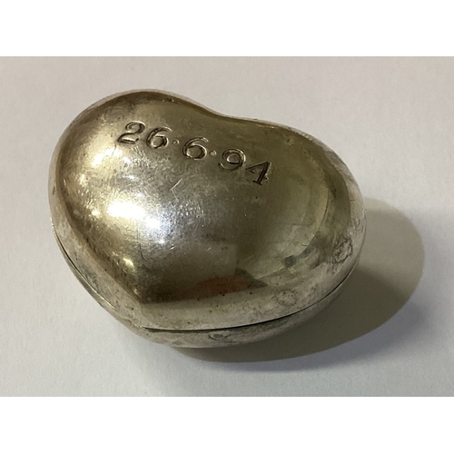 138 - A heart-shaped silver pill box. Birmingham 1978. Approx. 18 grams. Est. £30 - £40.