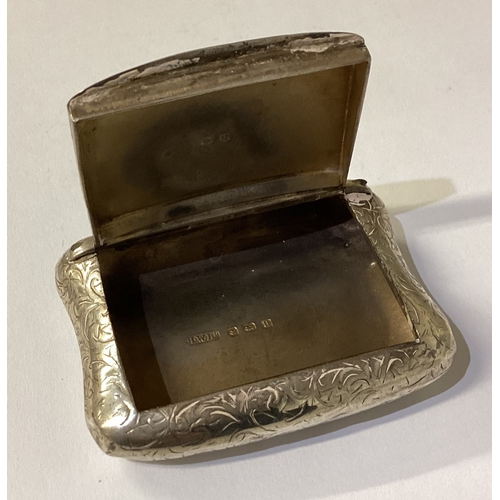 148 - A silver snuff box with hinged lid. Birmingham 1919. Approx. 42 grams. Est. £50 - £80.