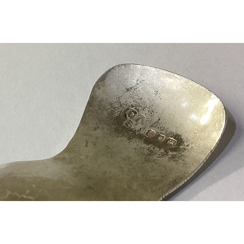 162 - CAMDEN SCHOOL OF ART: A silver caddy spoon. London 1957. Approx. 24 grams. Est. £40 - £60.