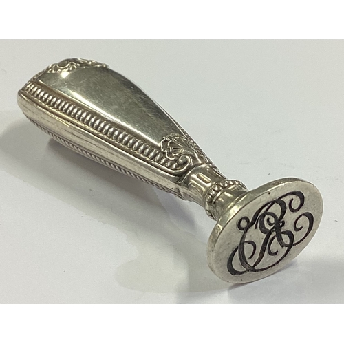 17 - A French silver desk seal. Circa 1900. Approx. 24 grams. Est. £30 - £40.