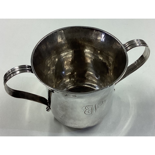 206 - A mid 18th Century early Georgian silver loving cup. Approx. 127 grams. Est. £300 - £400.