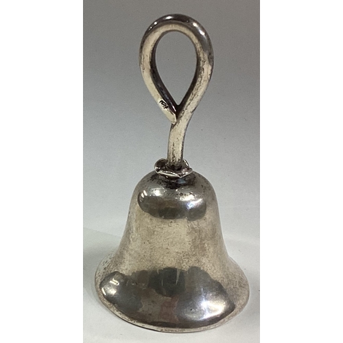 262 - A heavy Continental silver table bell of stylised form. Approx. 147 grams. Est. £40 - £60.