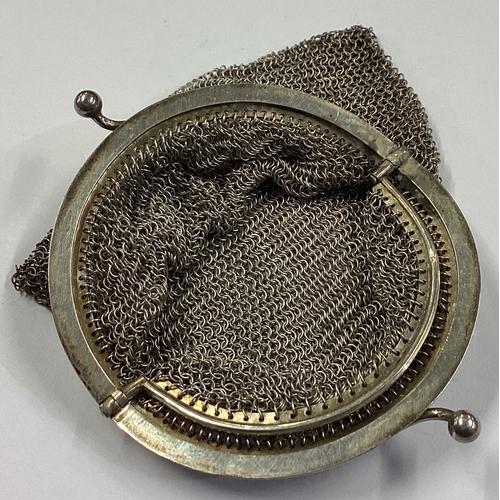 271 - A novelty silver jewellery purse. Approx. 51 grams. Est. £50 - £80.