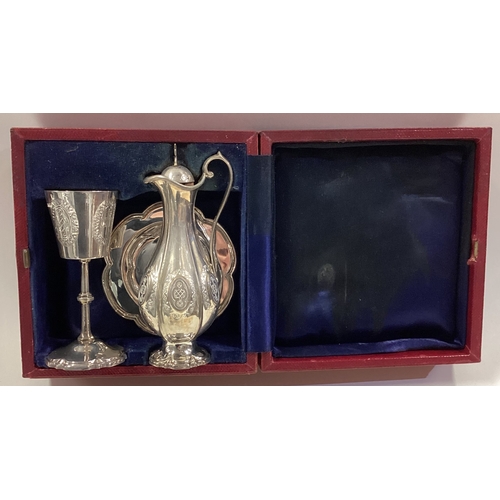 290 - A good quality cased Victorian silver three-piece communion set. London. Approx. 152 grams. Est. £80... 