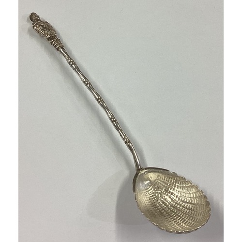 301 - WANG HING: A 19th Century Chinese export silver spoon with chinoiserie decoration. Approx. 15 grams.... 