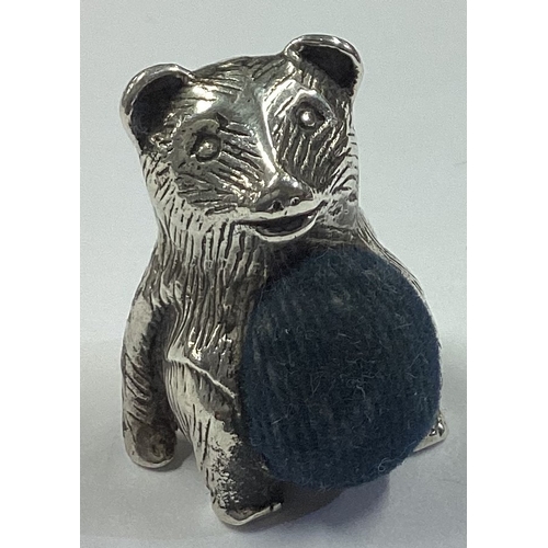 305 - A silver pin cushion in the form of a teddy bear. Approx. 14 grams. Est. £20 - £30.