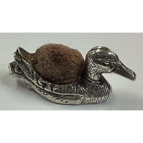 308 - A silver pin cushion in the form of a duck. Approx. 10 grams. Est. £20 - £30.