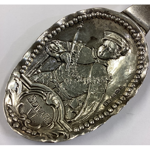 321 - An Edward VI silver caddy spoon bearing English import marks. By Berthold Muller. Approx. 26 grams. ... 