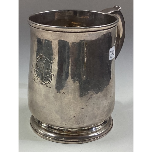 340 - A good Georgian silver tapering mug on spreading base. London. By RB. Approx. 208 grams. Est. £120 -... 