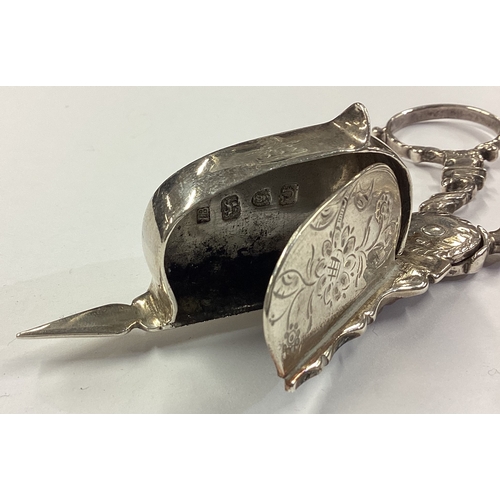 349 - A pair of 18th Century silver candle snuffers. London 1769. Approx. 72 grams. Est. £300 - £400.