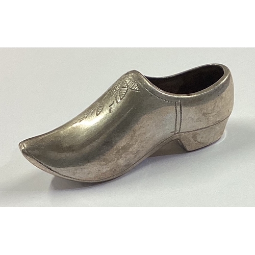 366 - A Continental silver toy shoe. Approx. 4 grams. Est. £20 - £30.