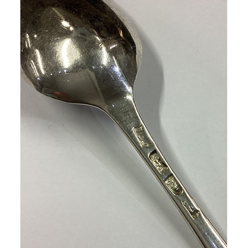 378 - HESTER BATEMAN: A silver bottom marked tablespoon. London 1783. Approx. 59 grams. Est. £60 - £80.