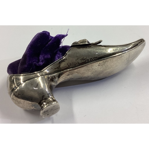 38 - A silver pin cushion in the form of a shoe with bow. Birmingham 1890. Approx. 21 grams. Est. £60 - £... 