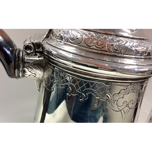 411 - An early 18th Century Queen Anne silver coffeepot. London 1709. Approx. 694 grams. Est. £700 - £800.