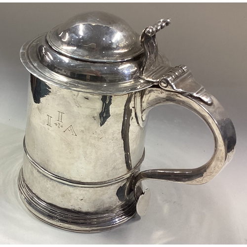 419 - A George I silver lidded tankard. 1724. Approx. 521 grams. Est. £1500 - £2000.