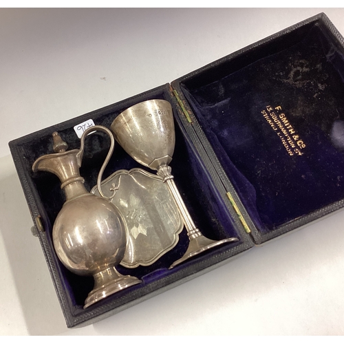 426 - A boxed silver three-piece communion set. London. By JE. Approx. 140 grams. Est. £60 - £80.