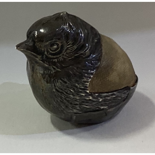 435 - CHESTER: A silver pin cushion in the form of a robin. By Sampson Mordan & Co. Approx. 28 grams. Est.... 