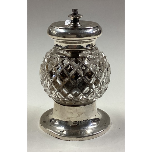 439 - A silver mounted and glass pepper mill. Birmingham 1903. Approx. 182 grams of gross weight. Est. £12... 