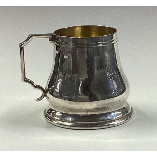 441 - A silver drinks measure in the form of a tankard. Approx. 58 grams. Est. £100 - £150.