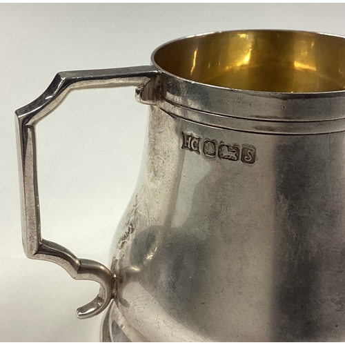 441 - A silver drinks measure in the form of a tankard. Approx. 58 grams. Est. £100 - £150.