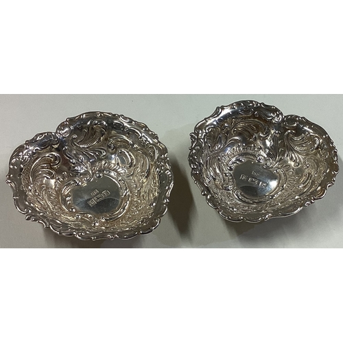 467 - A good pair of heart-shaped silver dishes. Birmingham. Approx. 46 grams. Est. £80 - £120.