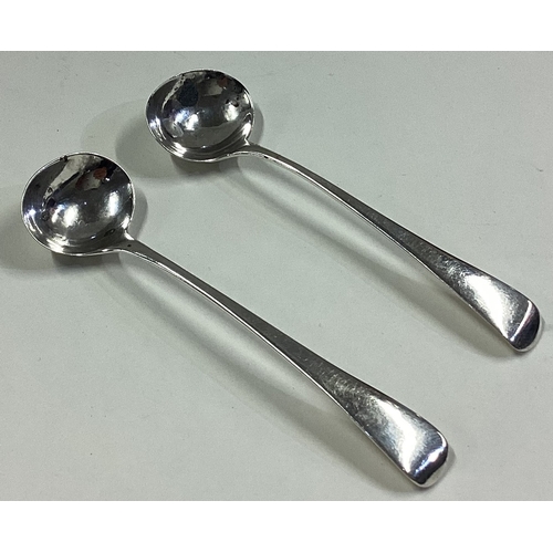 472 - A pair of silver salt spoons. 1808/1809. Approx. 17 grams. Est. £20 - £30.