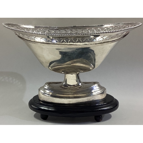 475 - GRONINGEN: A Dutch silver basket. Marked to rim. Approx. 300 grams. Est. £200 - £300.