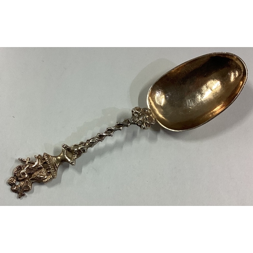 481 - AMSTERDAM: A fine early 18th Century Dutch silver spoon. Fully marked to reverse. Approx. 46 grams. ... 