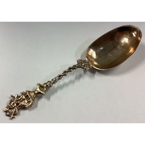 481 - AMSTERDAM: A fine early 18th Century Dutch silver spoon. Fully marked to reverse. Approx. 46 grams. ... 