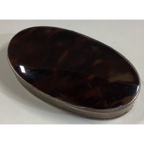 498 - An early Antique Dutch silver and tortoiseshell snuff box. Approx. 70 grams. Est. £80 - £120.