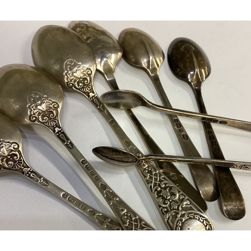 504 - A collection of silver mounted cutlery. Various dates and makers. Approx. 113 grams. Est. £40 - £60.