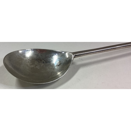 507 - EXETER: A 17th Century silver Apostle top spoon. Circa 1600. By Richard Osborne. Approx. 48 grams. E... 