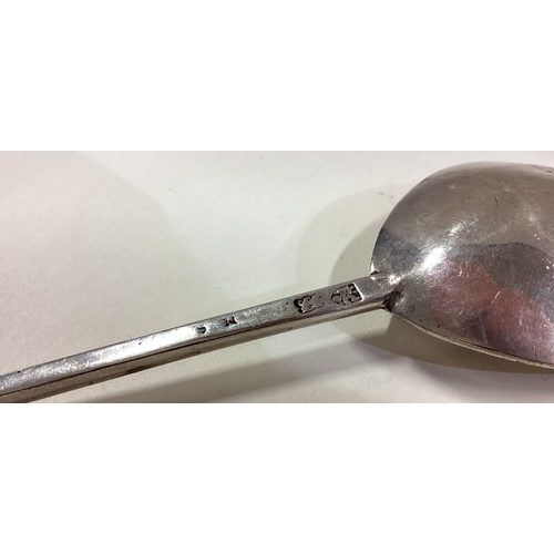 508 - An 18th Century silver slip top spoon. Circa 1640. By Richard Crosse. Approx. 45 grams. Est. £600 - ... 