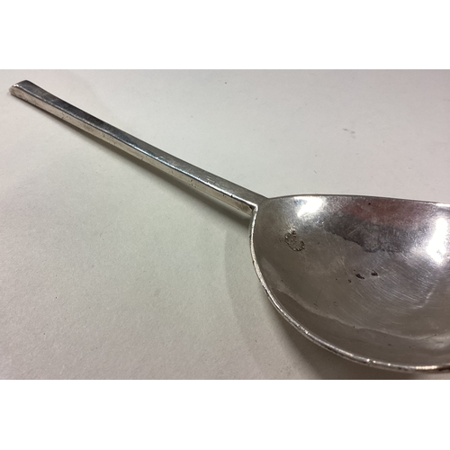 508 - An 18th Century silver slip top spoon. Circa 1640. By Richard Crosse. Approx. 45 grams. Est. £600 - ... 