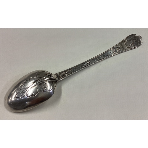 512 - A 17th Century silver miniature trefid spoon with engraved decoration. Approx. 11 grams. Est. £200 -... 